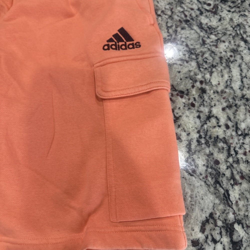 Adidas Essentials Fleece Cargo Pocket Athletic Men's Sweat Shorts Size M - Picture 2 of 7